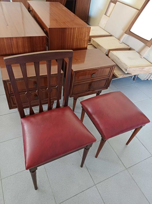 Mobília completa de quarto envernizada