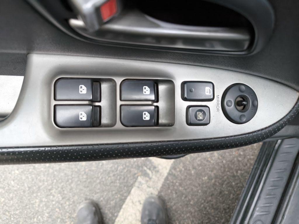 Автомобіль Kia Carens 2.0 бенз., 2008р
