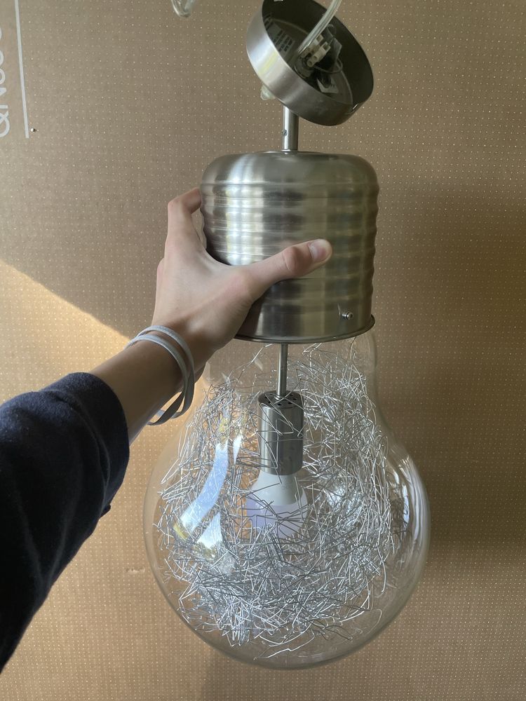 Lampa w kształcie żarówki