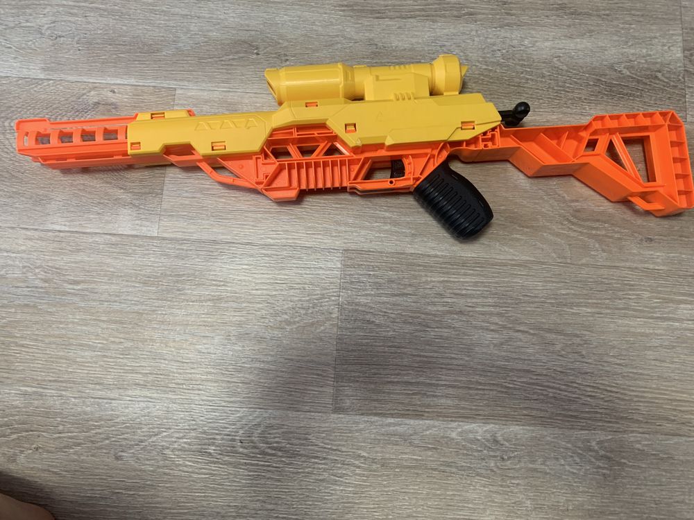 Іграшки Nerf і X Shot
