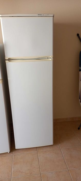 Orima classe A + Frigorífico/Congelador. Dimensões: 170 x 55 x 56 cm.
