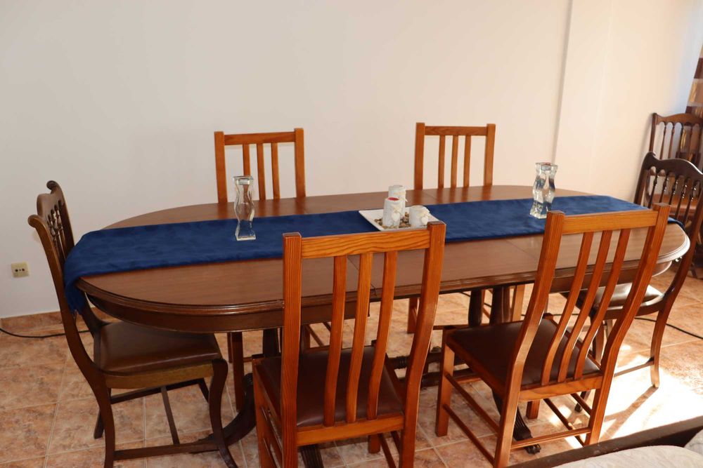 Conjunto de Mesa + Cadeiras Antigas