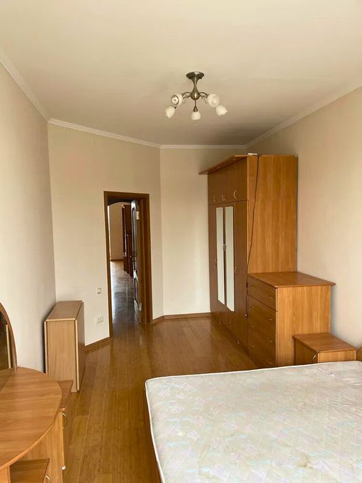 Здається 3-кімнатна квартира