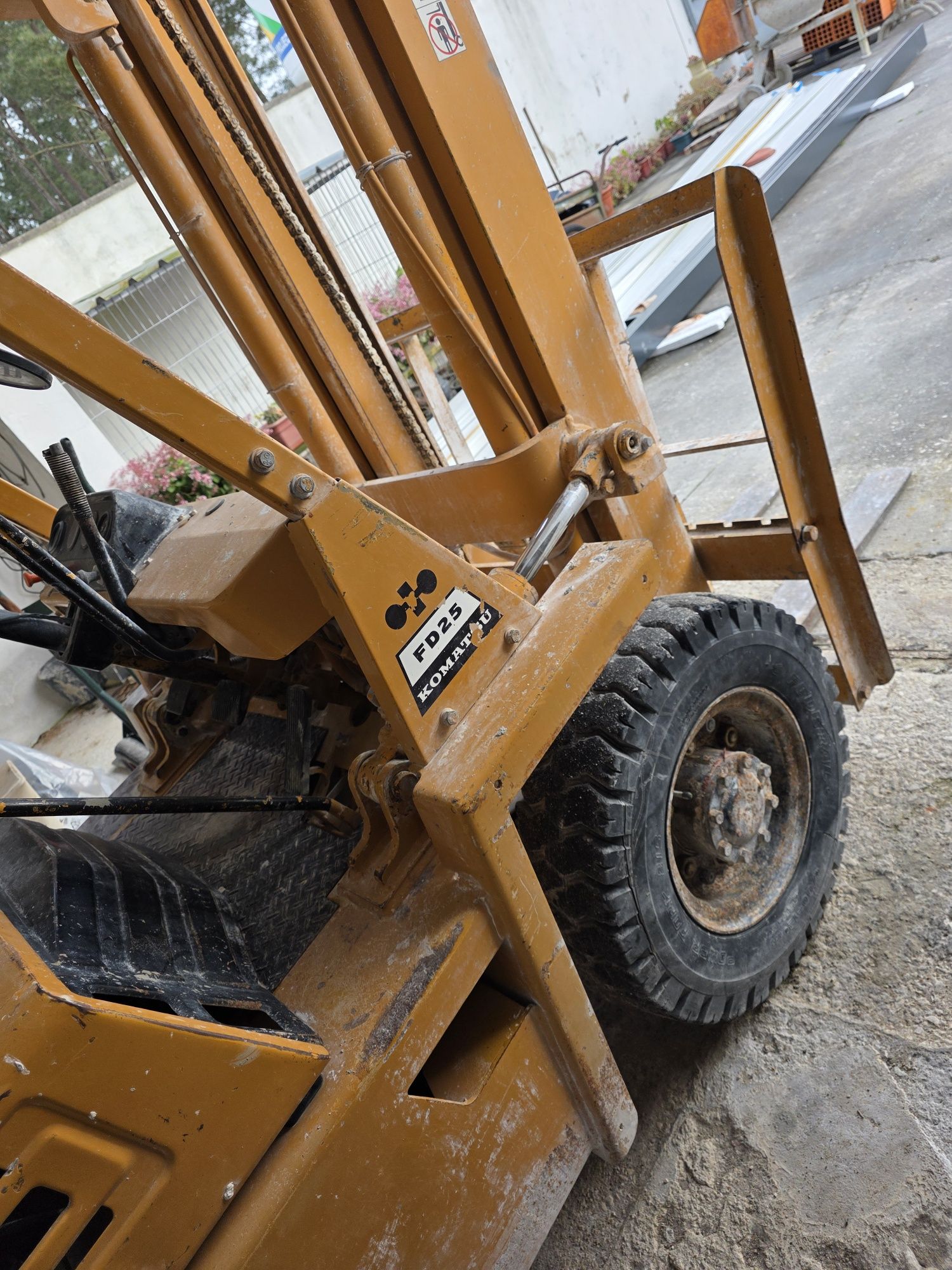 Empilhador Komatsu 2500 Diesel