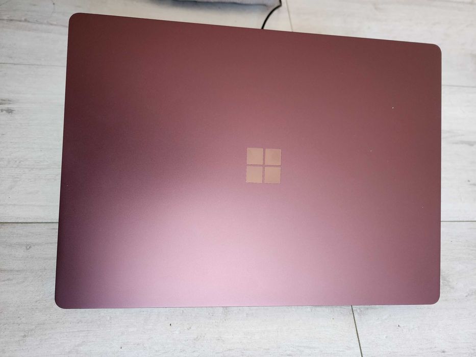 Microsoft Surface Laptop 2 Burgundy 13.5" i5-8250U 8GB 256GB SSD