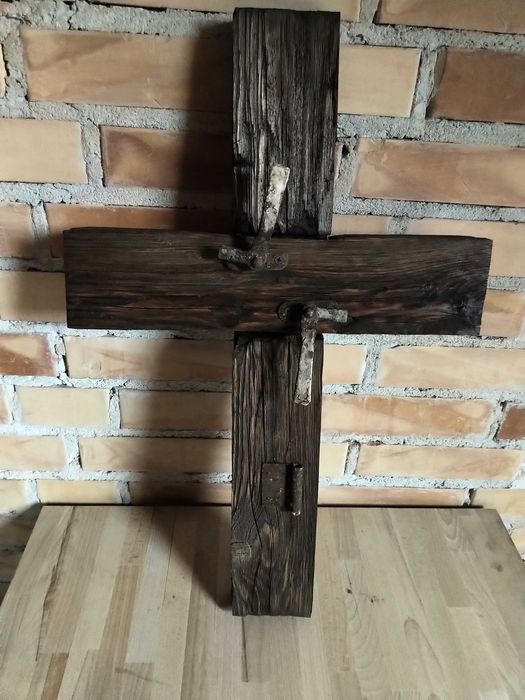 dekoracja w kształcie krzyża