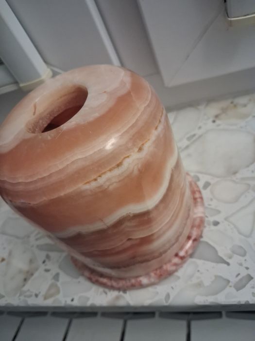 Swiecznik z kamienia mineralnego onyx