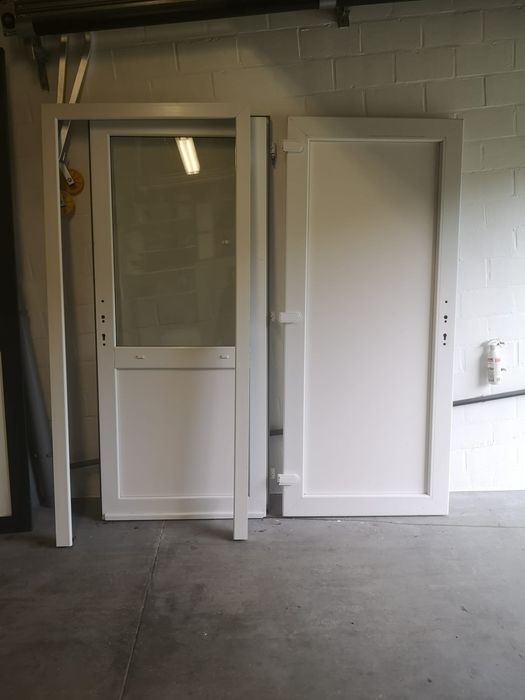 2 Portas em PVC como novas