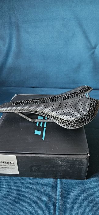 Siodełko rowerowe RYET 3D CARBON 7x9