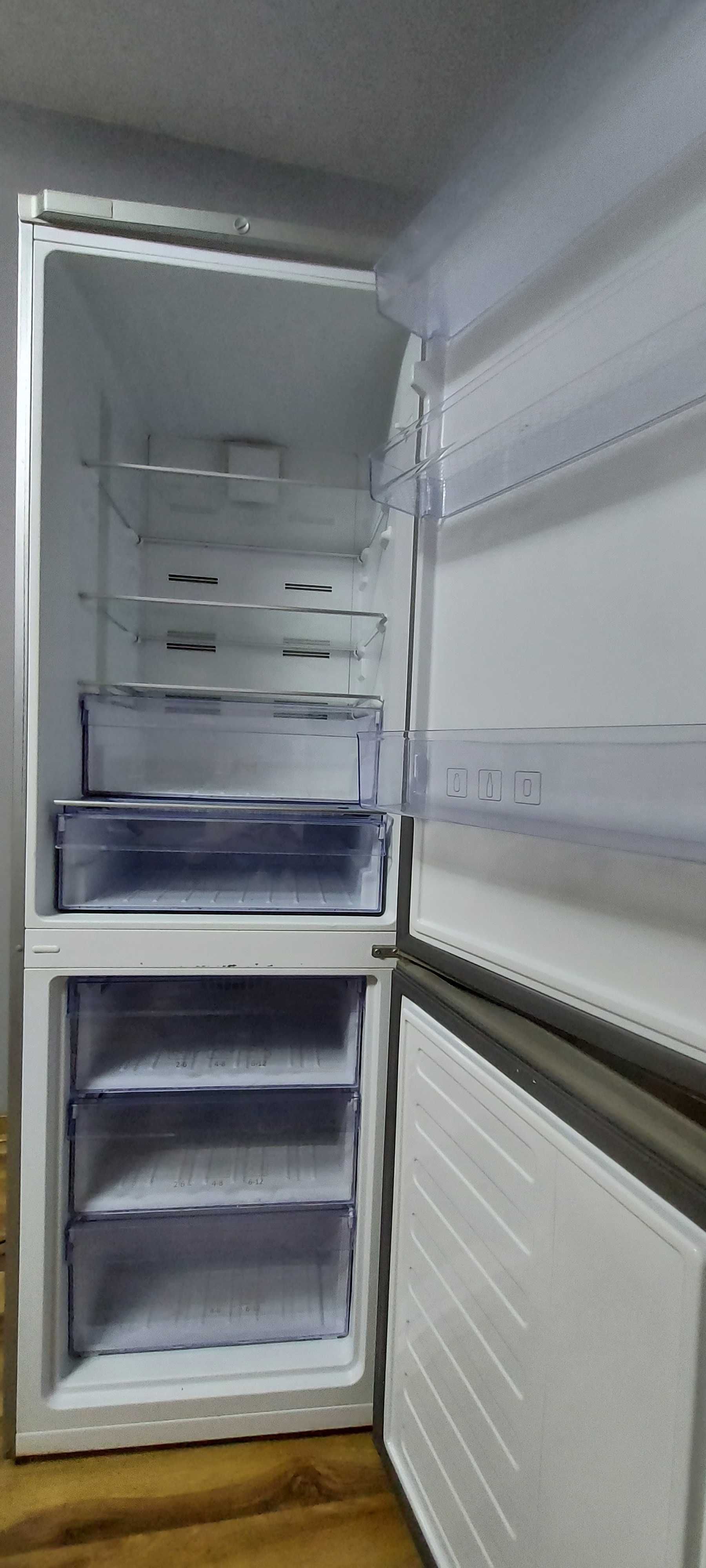 Półki i szuflady do lodówki BEKO RCNA365K20ZX