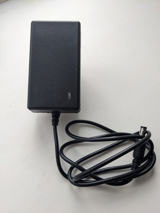 Зарядное устройство для литионных аккумуляторов 12.6 Вольт, 2 Ампера.