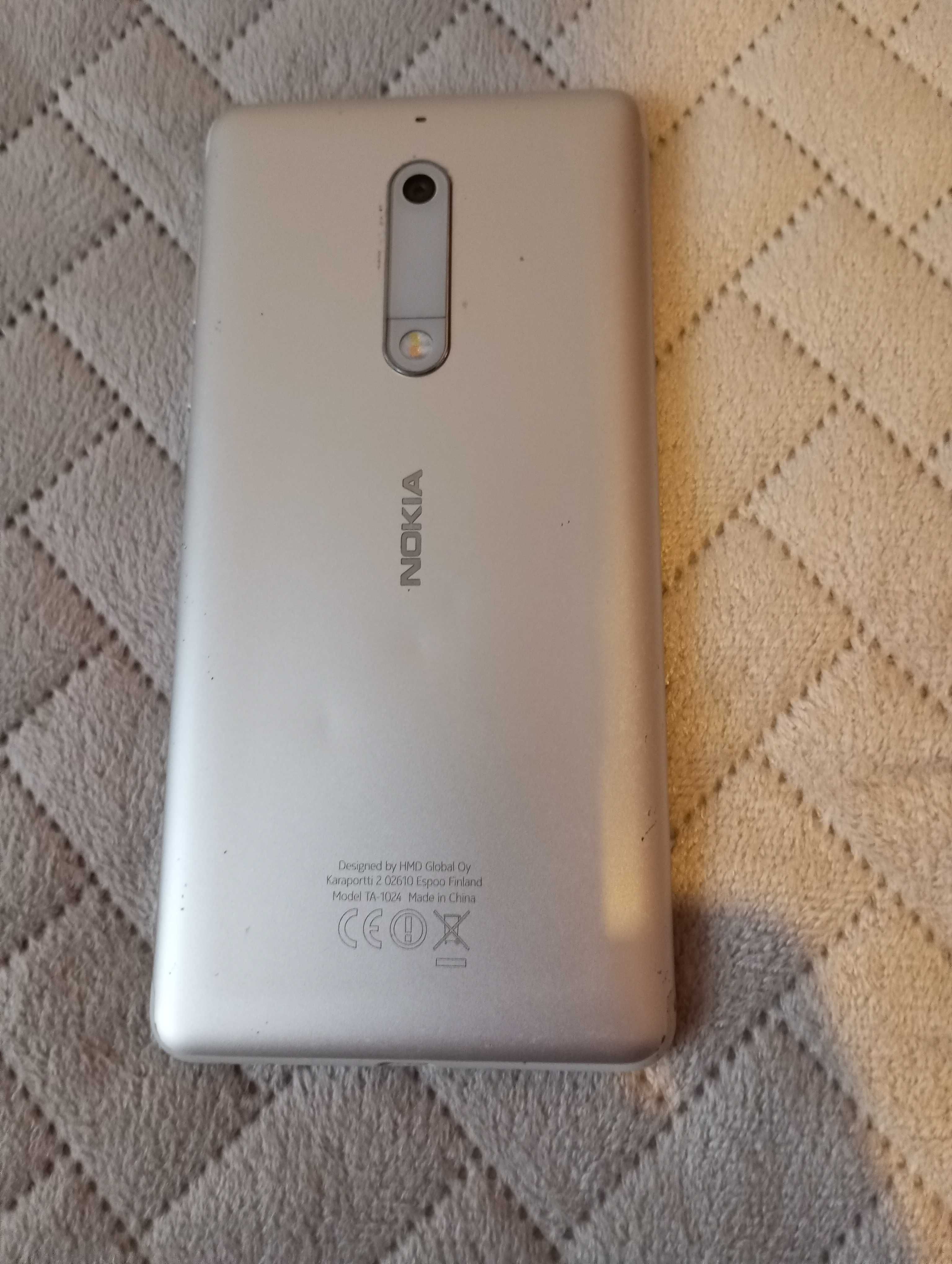 Nokia 5 (2Gb/16Gb) -srebrny, używany, stan dobry, sprawny. Gratis ETUI