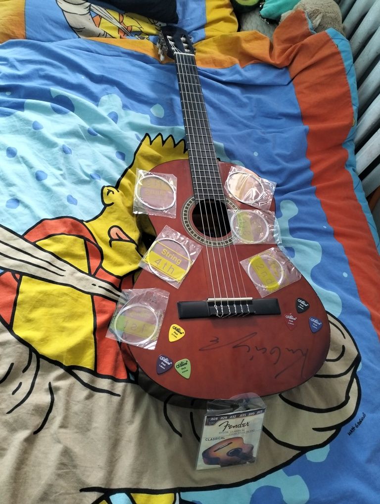 Sprzedam gitarę z podpisem kubańczyka