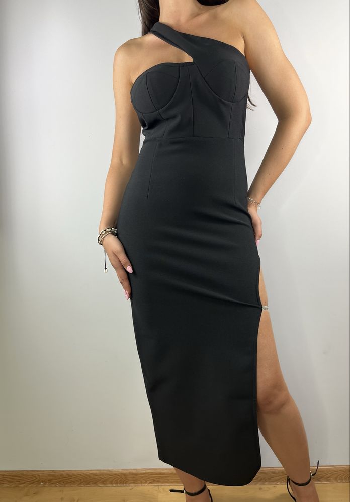 Czarna długa midi sukienka z rozcięciem Catwalk Connection rozmiar M