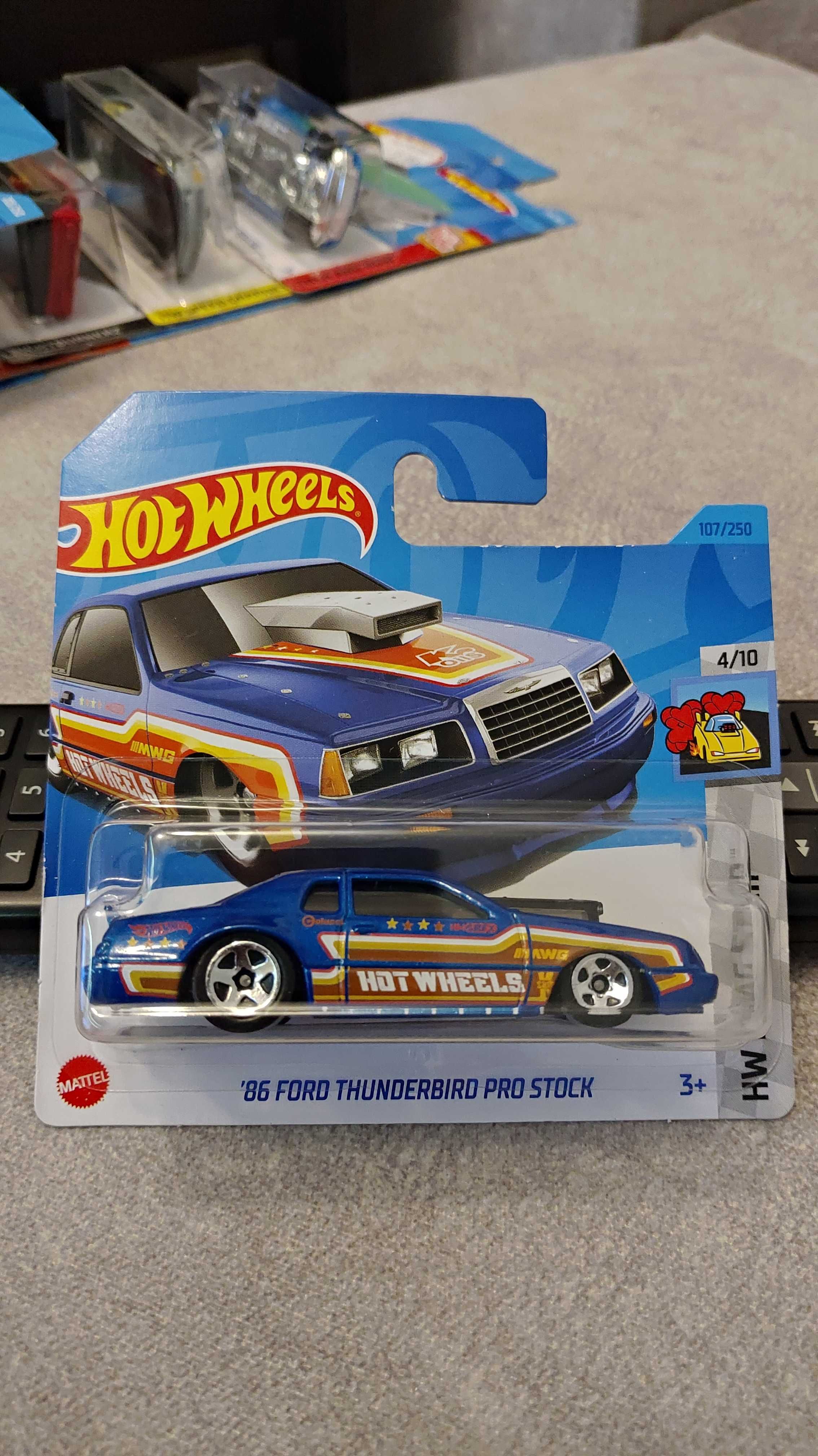 Hot Wheels '86 Ford Thunderbird Pro Stock HKH82