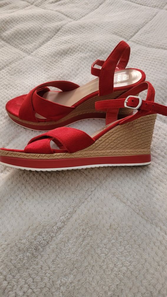 Sandálias vermelhas 40