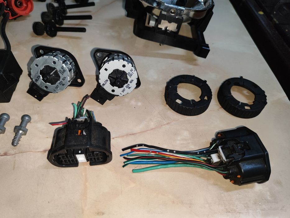 Фари Мазда 6 GG в розборі є все