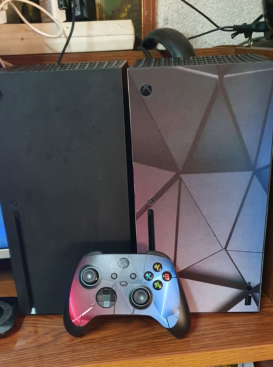 Xbox One X  1TB+ extras