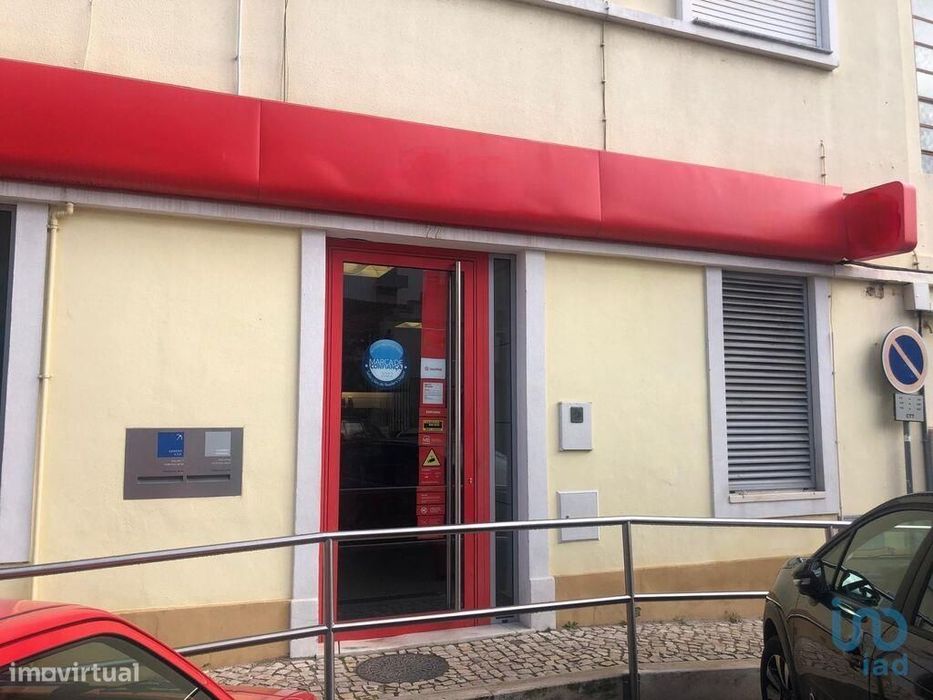 Loja / Estabelecimento Comercial em Carregado e Cadafais de 124,00 m2
