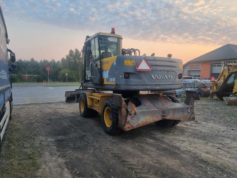 Koparka Volvo EW 140  z dopłatą zamienię na  4-ośkę