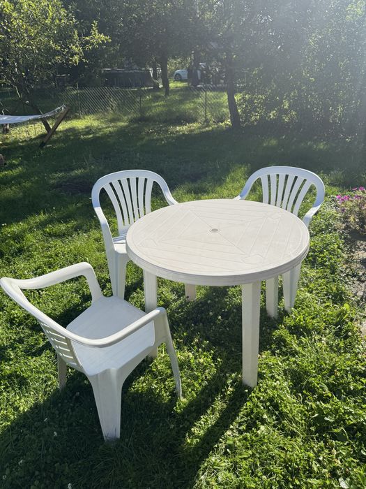 Meble ogrodowe Zestaw ogrodowy bialy plastikowy