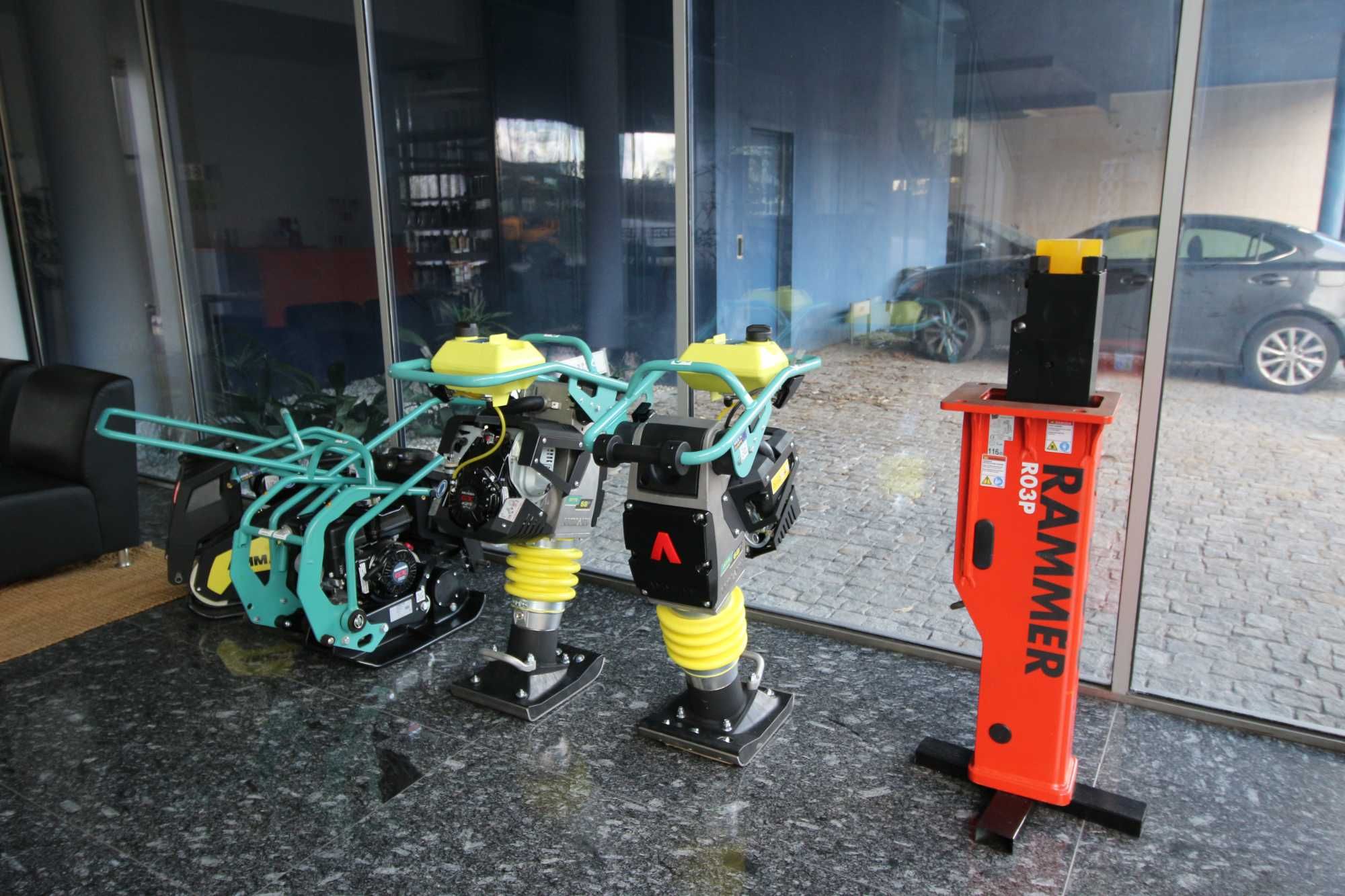 Saltitões placas vibratórias AMANN compactar Valas e aterros