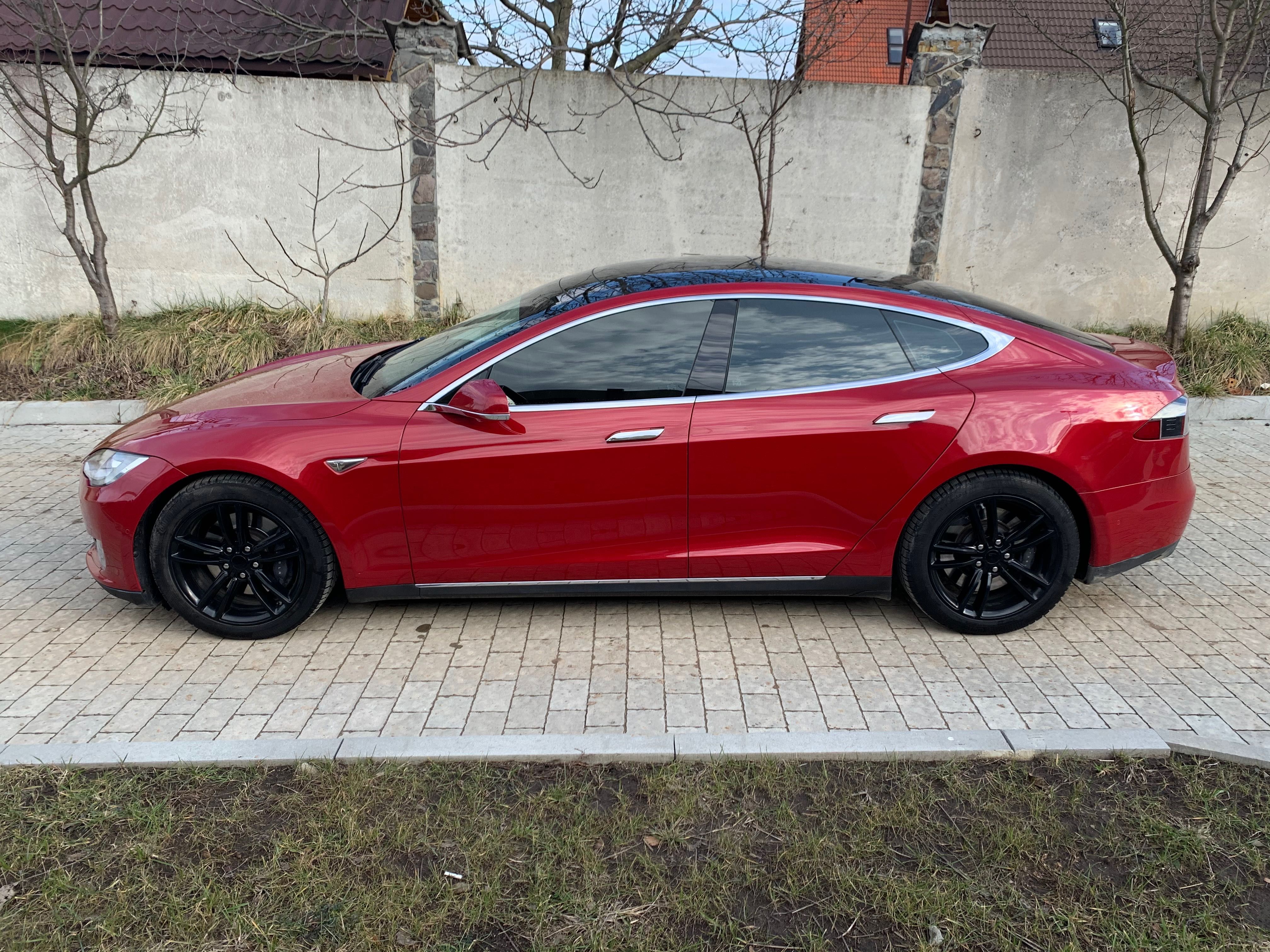 Tesla Model S 70D