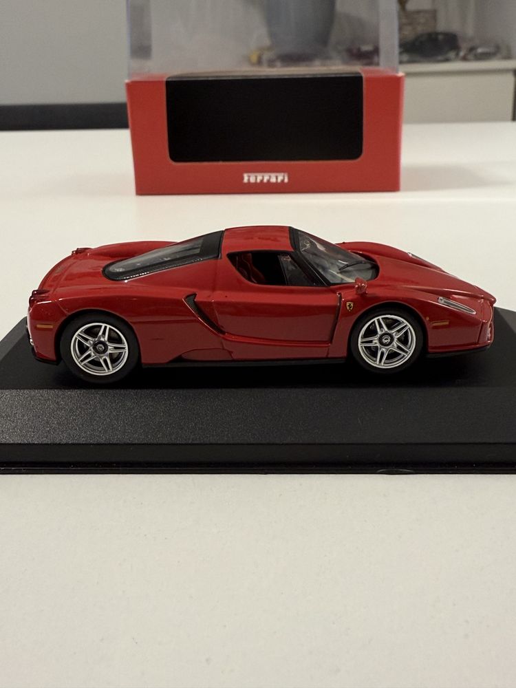 Model Ferrari Enzo 2002 1/43 1:43 by IXO Hot Wheels Redline Models Red