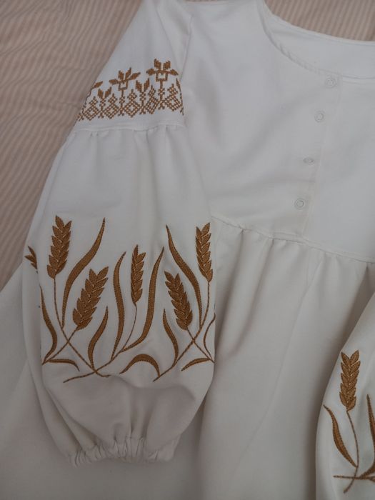 Ніжна вишита сукня  6,7,8 років