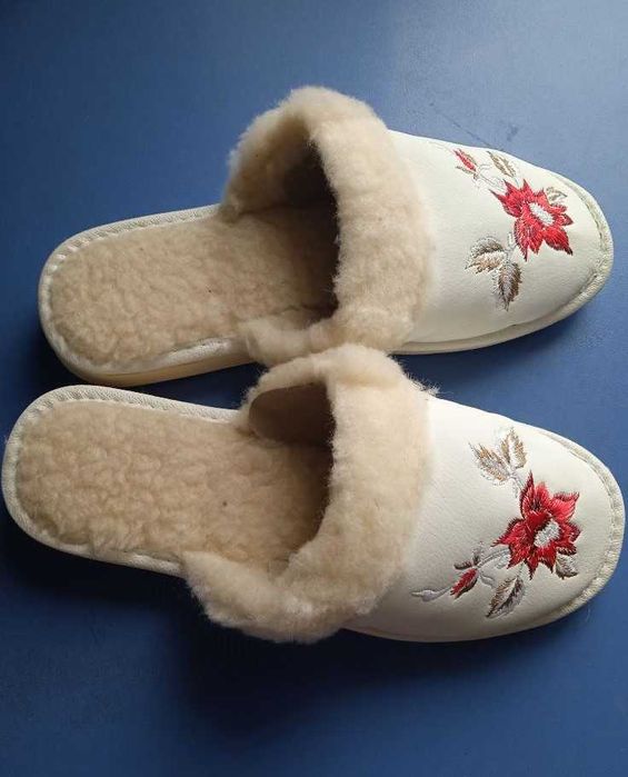 Шкіряні жіночі капці на овчині