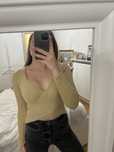 Sweter na zakladke z dekoltem S vintage piaskowy bezowy y2k