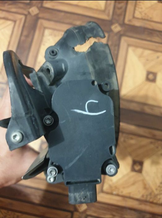 Моторчик #4 актуатор жалюзи люверсы Tesla Model S А24011023112