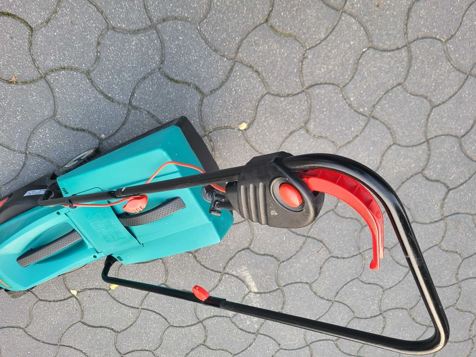 Kosiarka elektryczna Bosch ARM 3200 z koszem z funkcją mulczera 1200w
