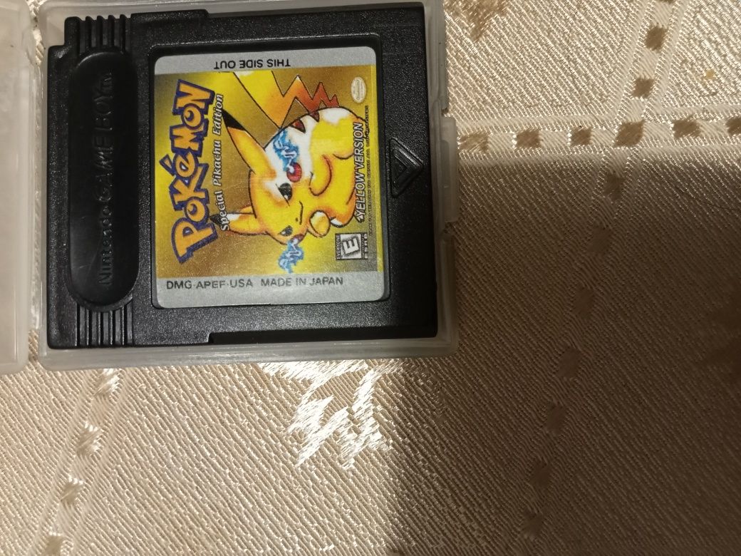 kartridż pokemon pikachu nintendo gameboy.