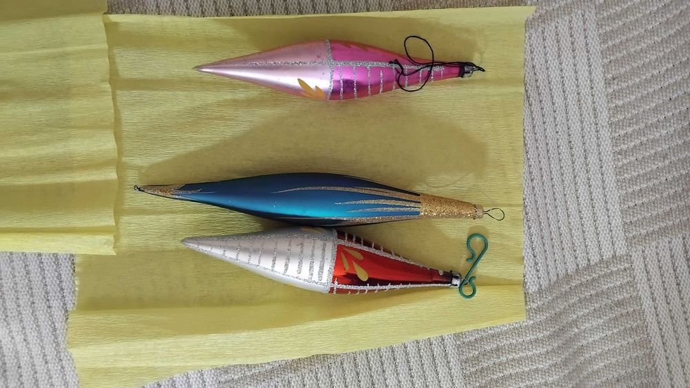 Zestaw choinkowych ozdób sopelki PRL i jeden współczesny