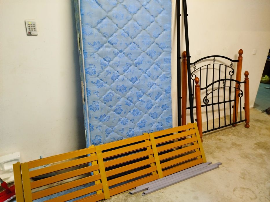 Cama de madeira maciça e ferro NOVA+ colchão+ estrado