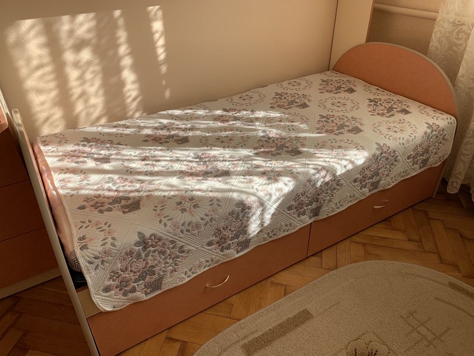 Меблі в дитячу в гарному стані