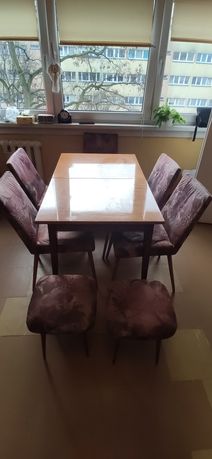 Stół i krzesła z PRL, kolor orzech złocisty, lakierowane