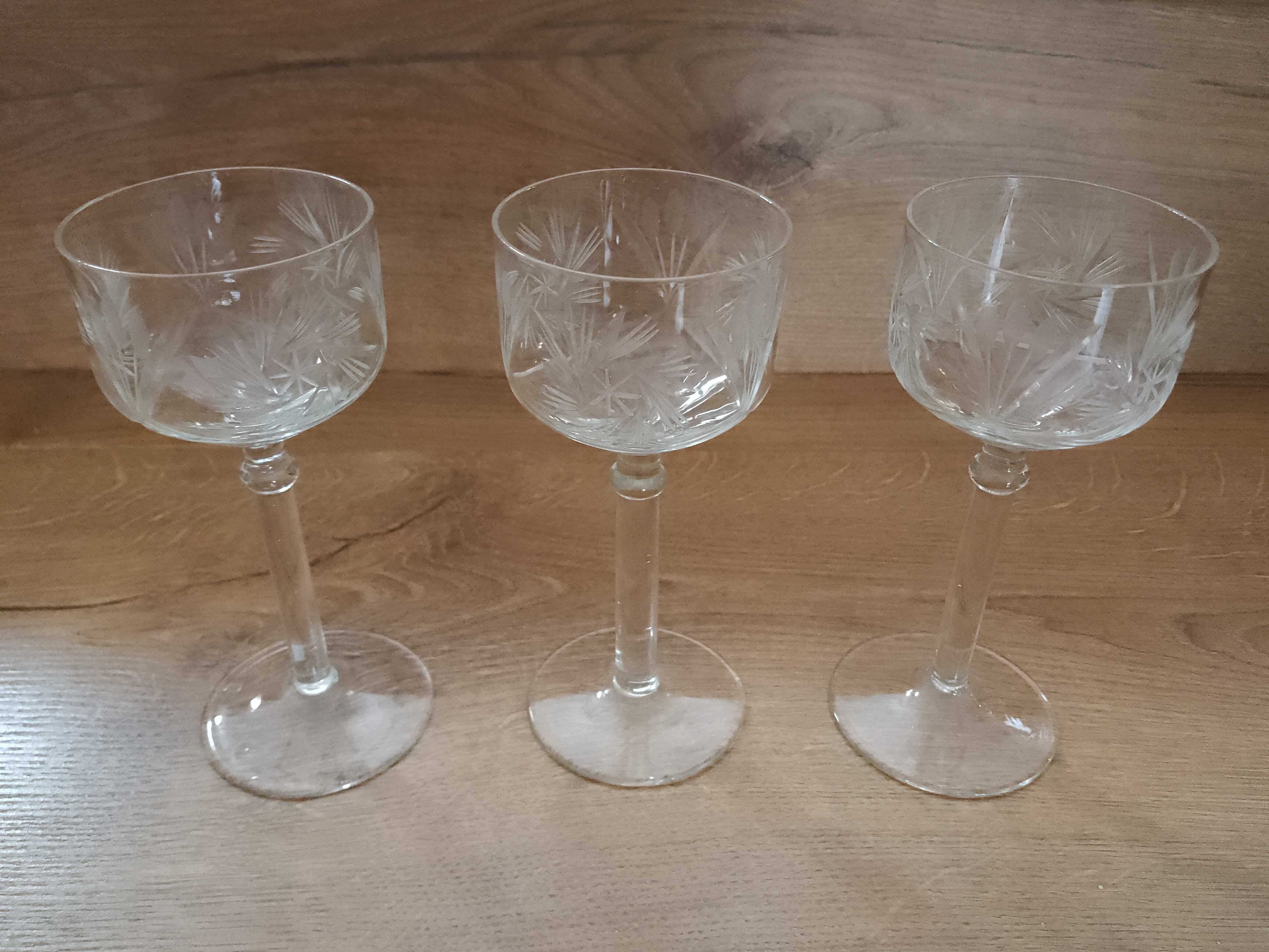 3 x kieliszki PRL cienkie grawerowane szkło