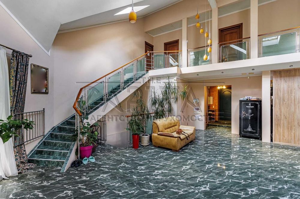 Оренда будинку біля Оболоні 450м2 120 соток у мальовничій лісовій зоні