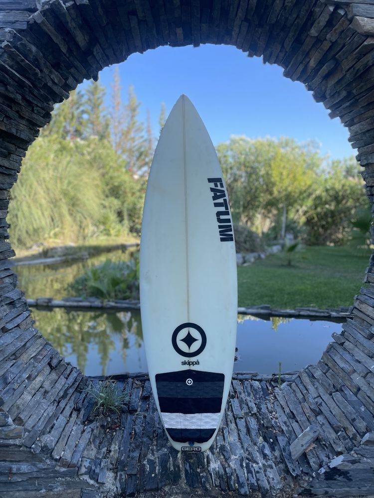 Prancha de Surf Fatum Skippà – Bom Estado!