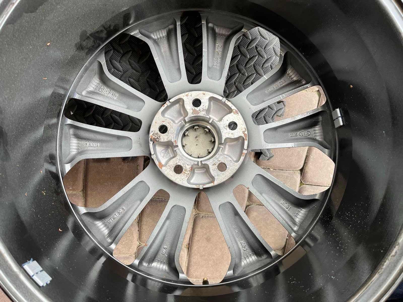 Oryginalna alufelga Kia 5x114,3 19 cali Sorento