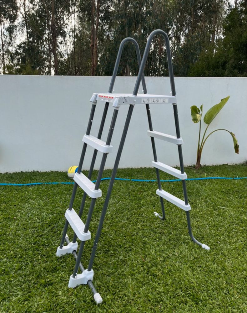 Piscina Redonda com bomba filtro, escada e lençóis, 457x107 cm - Intex