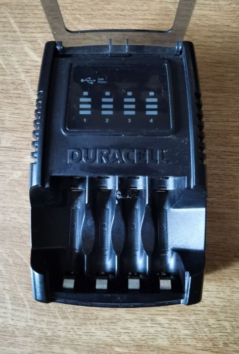 Зарядное устройство для аккумуляторов AA/AAA Duracell CEF21