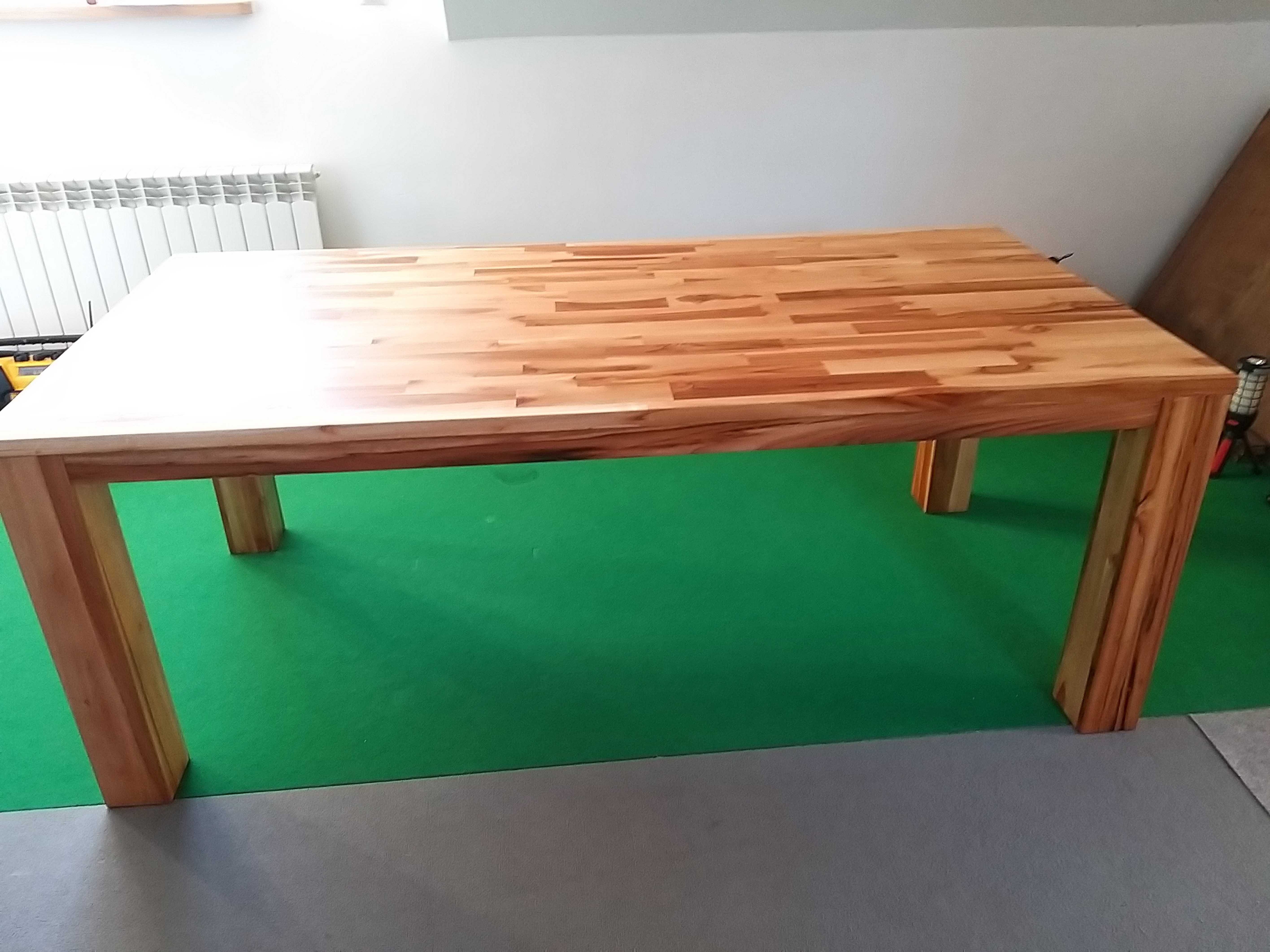 Stół z litego drewna  tekowego