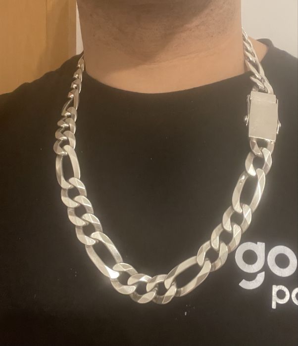 Corrente de prata grossa, atacador caixão.