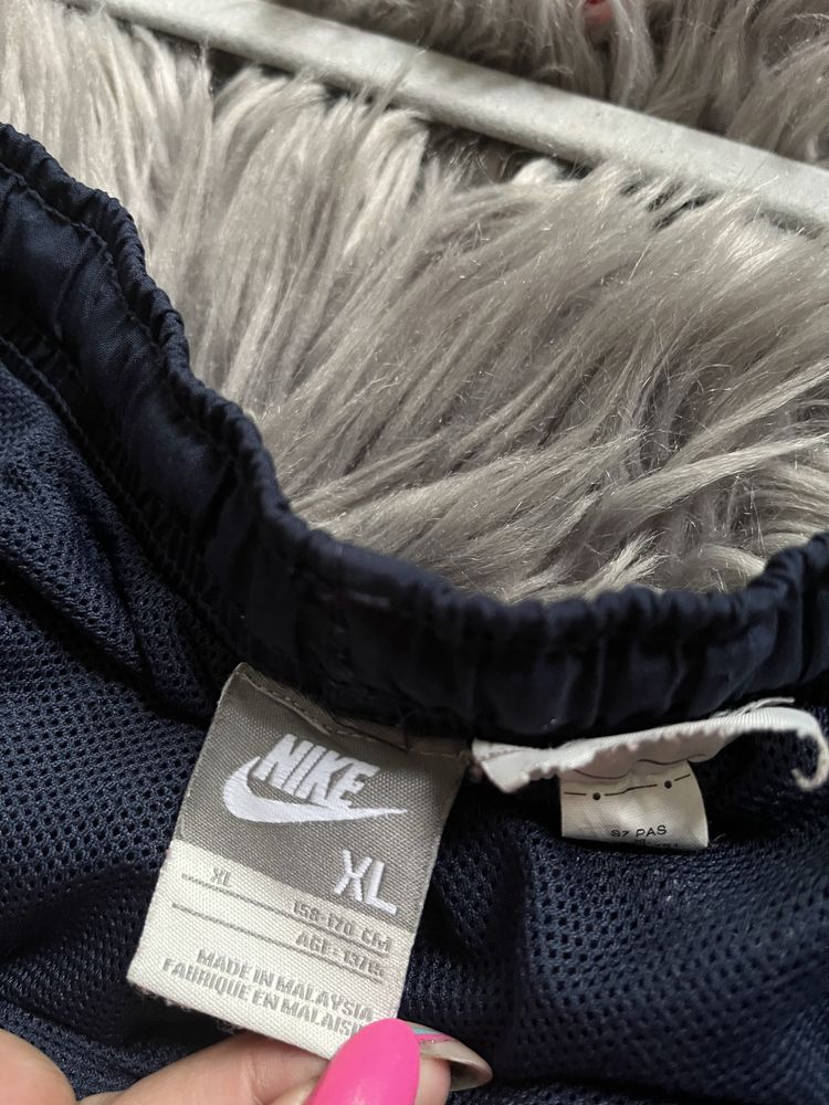 Nike oryginał spodenki sportowe S 158/164 szorty granatowe logo