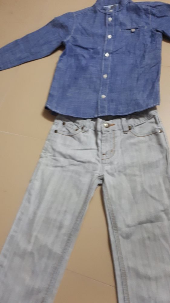 Calças zippy e camisa H&M