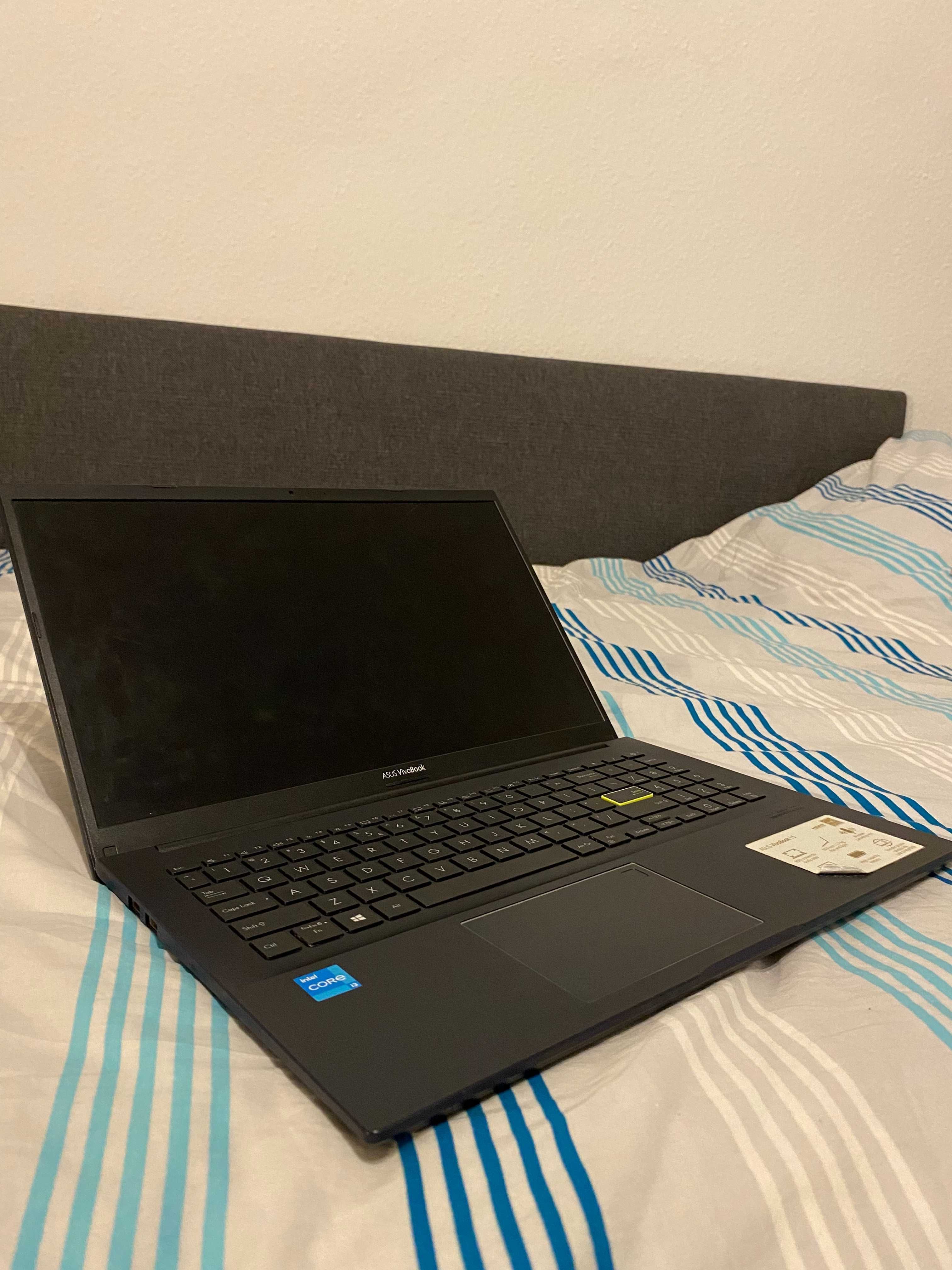 Laptop ASUS Vivobook A513E