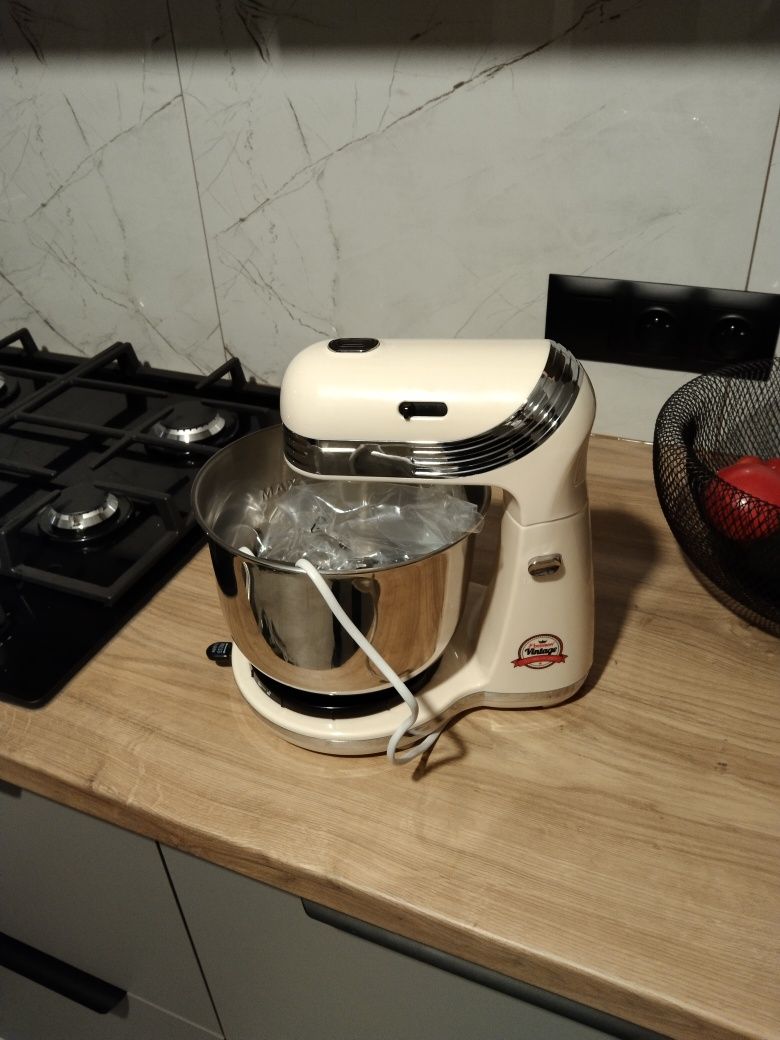 Robot kuchenny, robot z misą, mikser